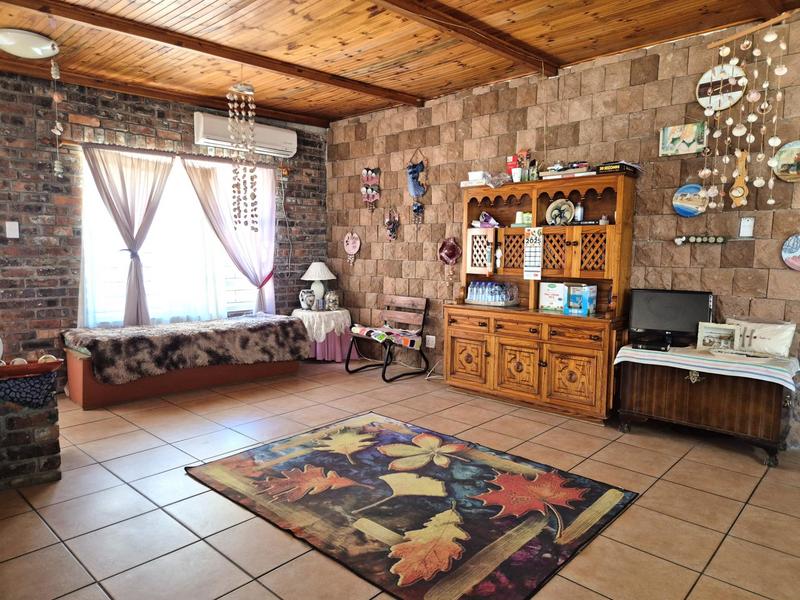 6 Bedroom Property for Sale in Gansbaai Central Western Cape